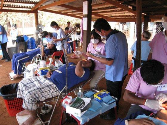 dentist-volunteer-11 dentist-volunteer-11